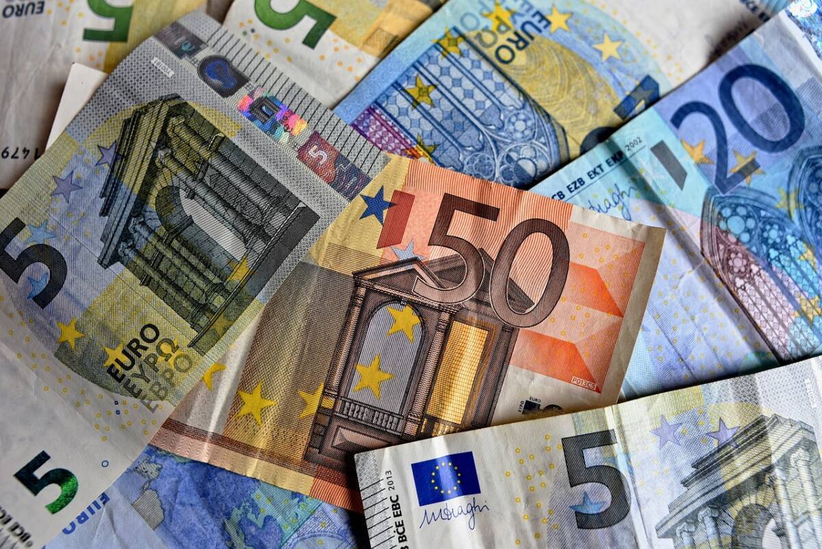 PERCHÉ L’ITALIA STA EVITANDO UNA SOCIETÀ SENZA CONTANTI?