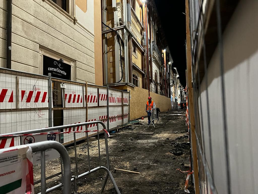 CAOS COMMERCIO L’AQUILA: MANCATI INCASSI PER CANTIERI, MULTE PER DEHORS, RACCOLTA FIRME PD