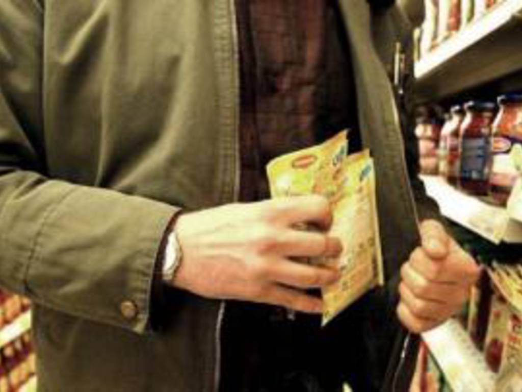 PESCARA: 42ENNE POLACCO SORPRESO A RUBARE ALL’INTERNO DEL SUPERMERCATO LIDL