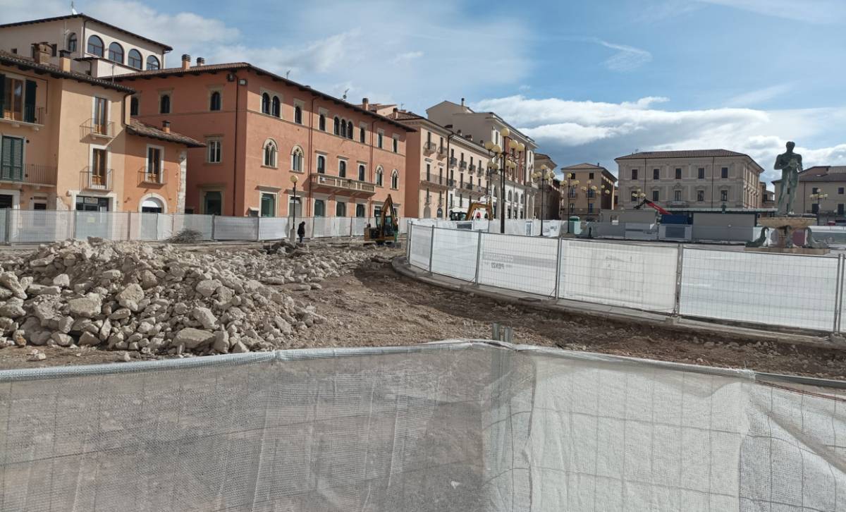 L’AQUILA, CAOS CANTIERI E DISAGI IN CENTRO: “MANCANO PARCHEGGI MA PIOVONO MULTE”