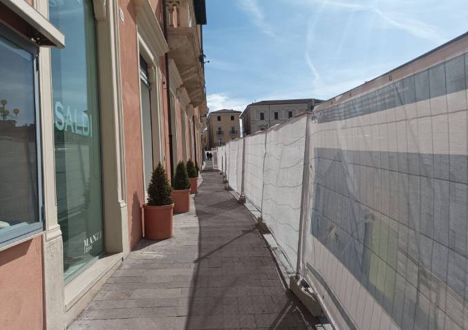 CANTIERI IN CENTRO A L’AQUILA, ROTELLINI E ROMANO: “APPROVATO EMENDAMENTO PER AIUTI AD ATTIVITA’