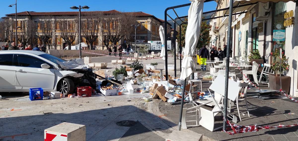 AVEZZANO, PIOMBA CON L’AUTO SUL BAR: DROGATO 42ENNE, RICOVERATO ALL’AQUILA