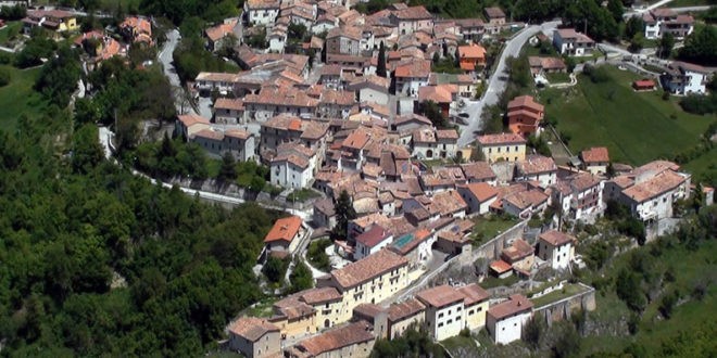 DRAMMA DELLA SOLITUDINE A LUCOLI: TROVATO MORTO IN CASA DOPO QUASI UN MESE