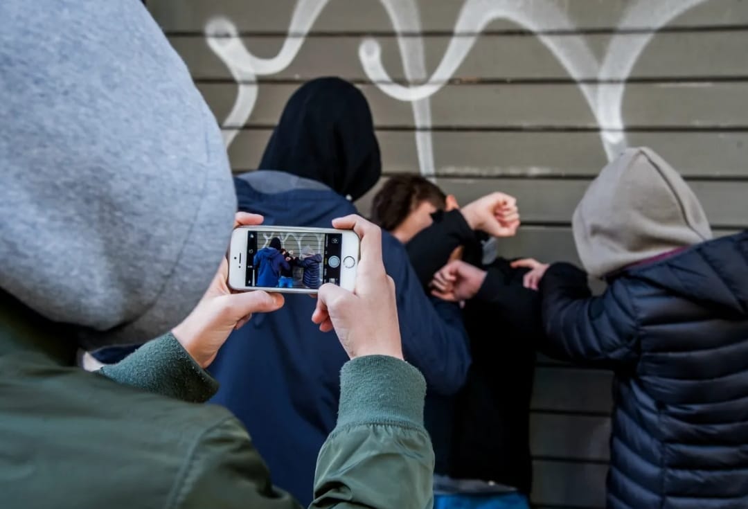 CYBERBULLISMO: IN ABRUZZO VITTIMA 16% RAGAZZI, “ANSIA E DEPRESSIONE CON USO PROBLEMATICO SOCIAL”