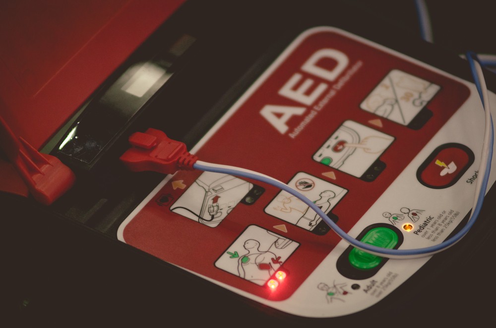 L’AQUILA: UN DEFIBRILLATORE ALL’INFO POINT DEL CENTRO TURISTICO DEDICATO A GIULIANO GATTI