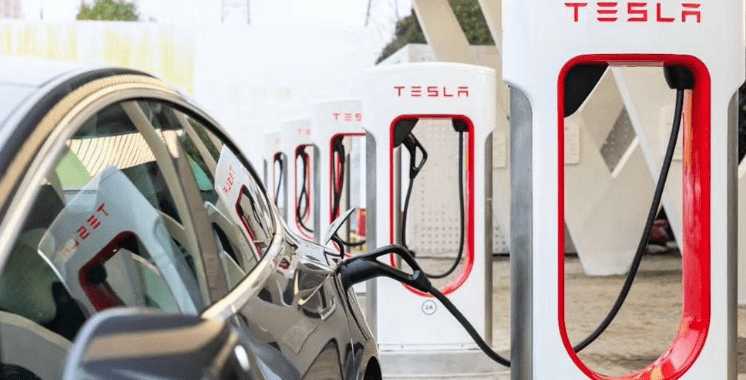 L’AQUILA: AL VIA LAVORI PER LE NUOVE STAZIONI DI RICARICA TESLA