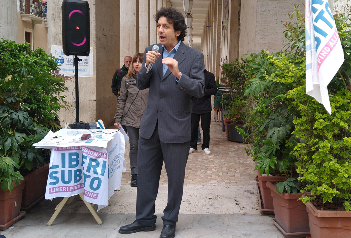 LEGGE REGIONALE SUL FINE VITA: MARCO CAPPATO CONSEGNA 8MILA FIRME RACCOLTE IN ABRUZZO