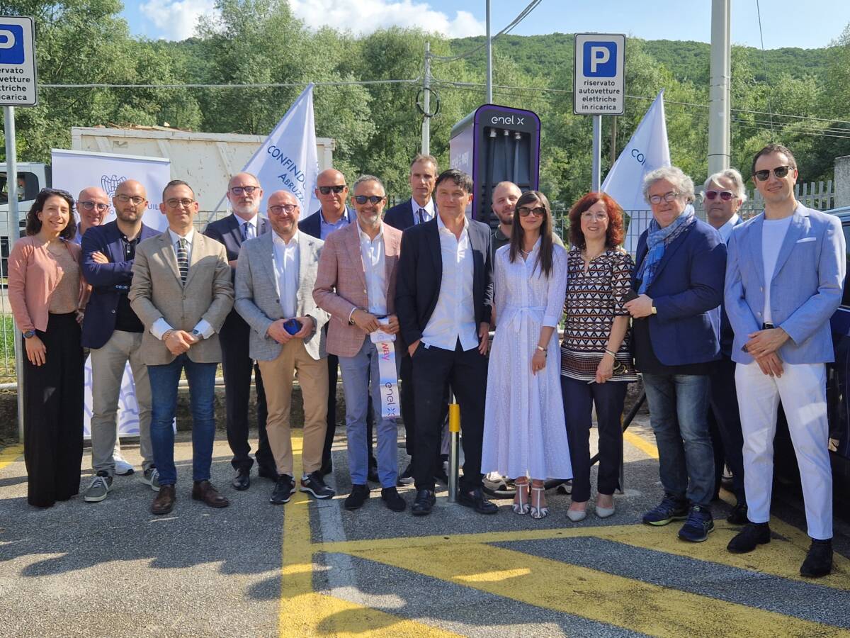 L’AQUILA: INSTALLATA RICARICA FAST PER VEICOLI ELETTRICI NELLA SEDE DI CONFINDUSTRIA