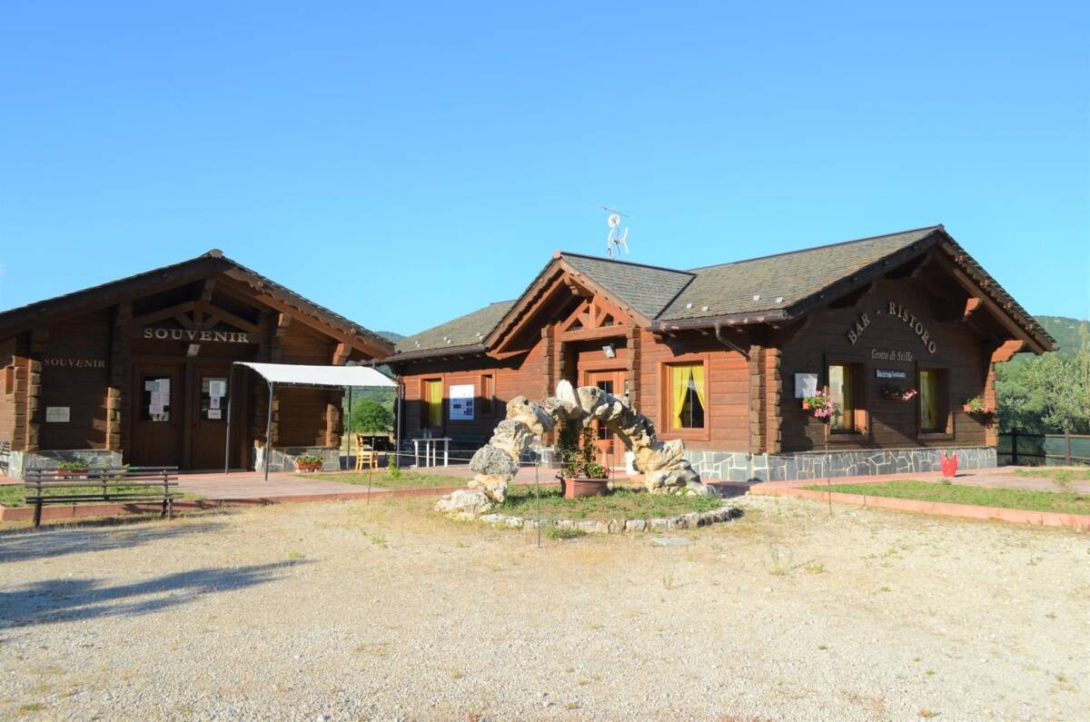 GROTTE DI STIFFE: IMMOBILI VILLAGGIO LIVIGNO, TRIBUNALE ASSEGNA PROPRIETA’ A PROGETTO STIFFE SPA