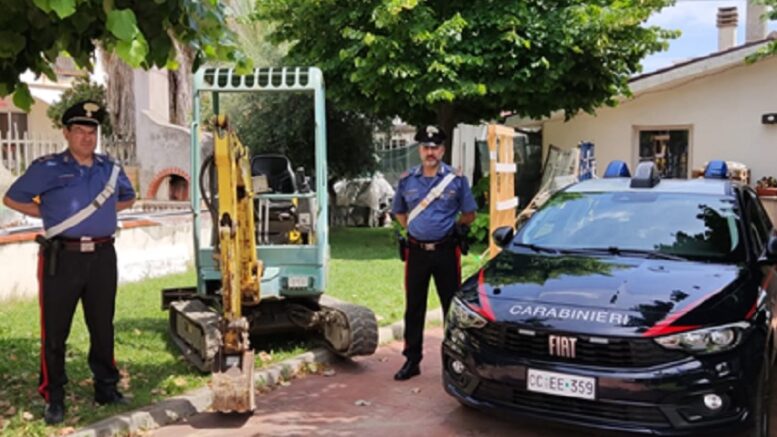 RECUPERATO A CIVITELLA CASANOVA UN ESCAVATORE RUBATO: DUE DENUNCE DEI CARABINIERI PER  RICETTAZIONE