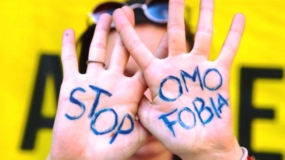 MONTESILVANO: AGGRESSIONE OMOFOBA DA PARTE DI UN SENEGALESE A MEDIATORE, LA DENUNCIA DELL’ARCI