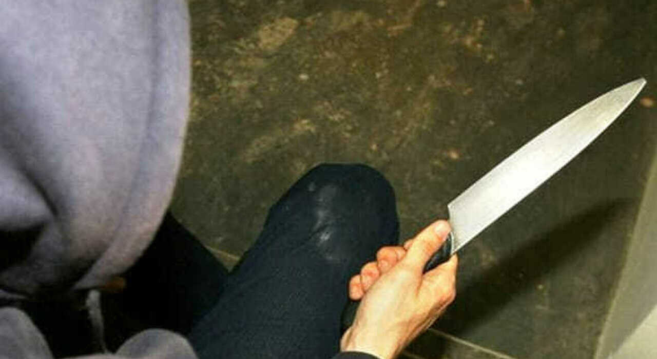 PESCARA: RUBA AUTO MINACCIANDO DONNA CON COLTELLO, ARRESTATO 24ENNE ROMENO DOPO INSEGUIMENTO