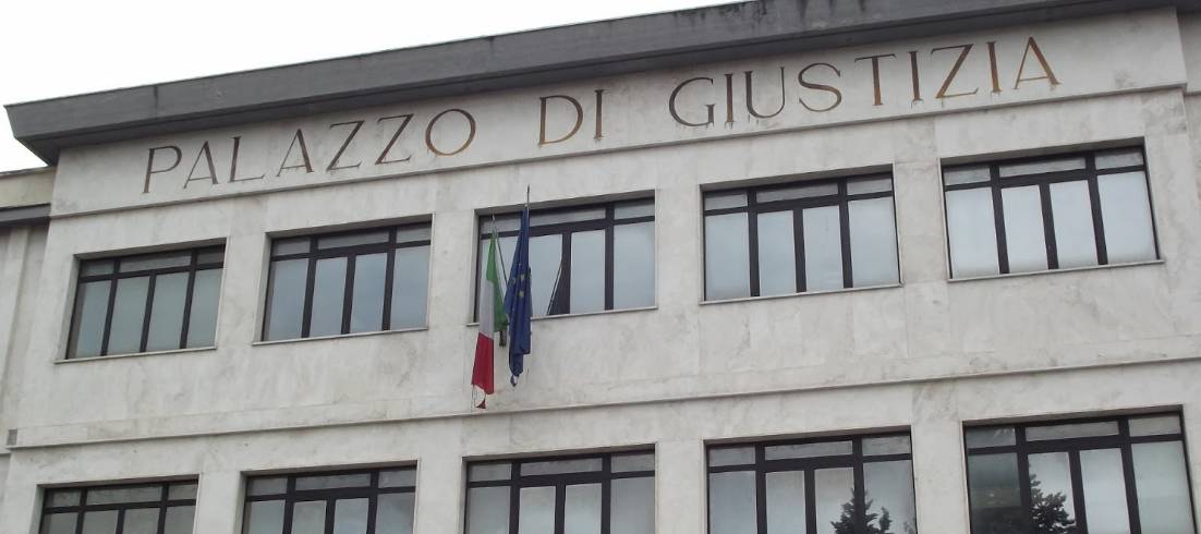 POLIZIOTTI INDAGATI A PRATOLA: DOMANI INTERROGATORI, GIUDICE DECIDE SU RITIRO DEL TESSERINO. I NOMI