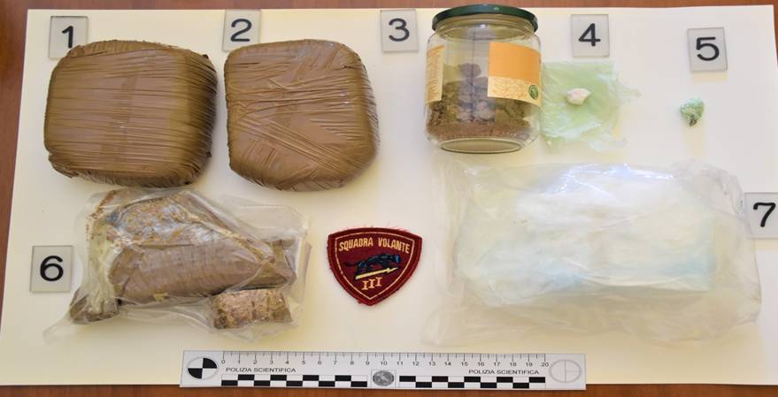 PESCARA: ARRESTATO PREGIUDICATO 50ENNE CON 1,8 CHILI DI EROINA E 400 GRAMMI DI COCAINA