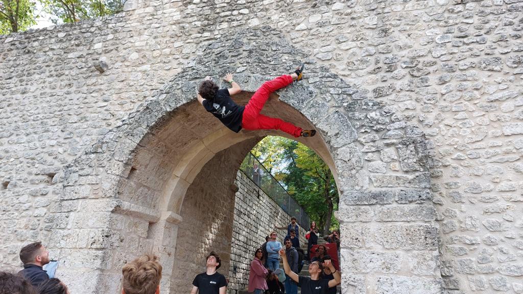L’AQUILA: TORNA LO STREET BOULDER, ARRAMPICATE SULLE FACCIATE DEI PALAZZI