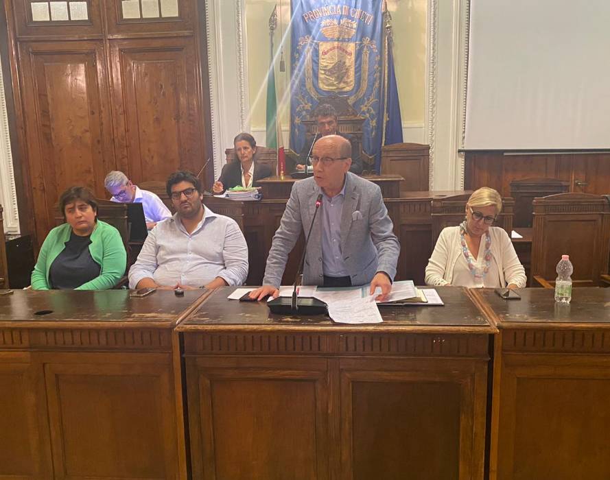 COMUNE DI CHIETI NEL BARATRO DEL DISSESTO: SCINTILLE IN AULA TRA FERRARA E CENTRODESTRA