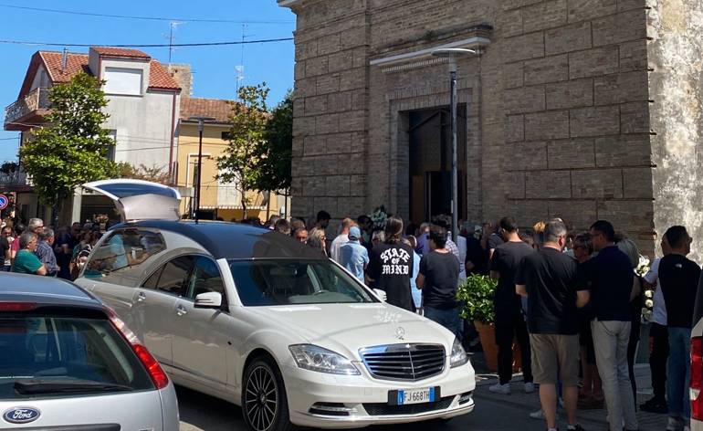SANTA MARIA IMBARO: CHIESA GREMITA PER L’ULTIMO SALUTO A NUCCIO DI RADO