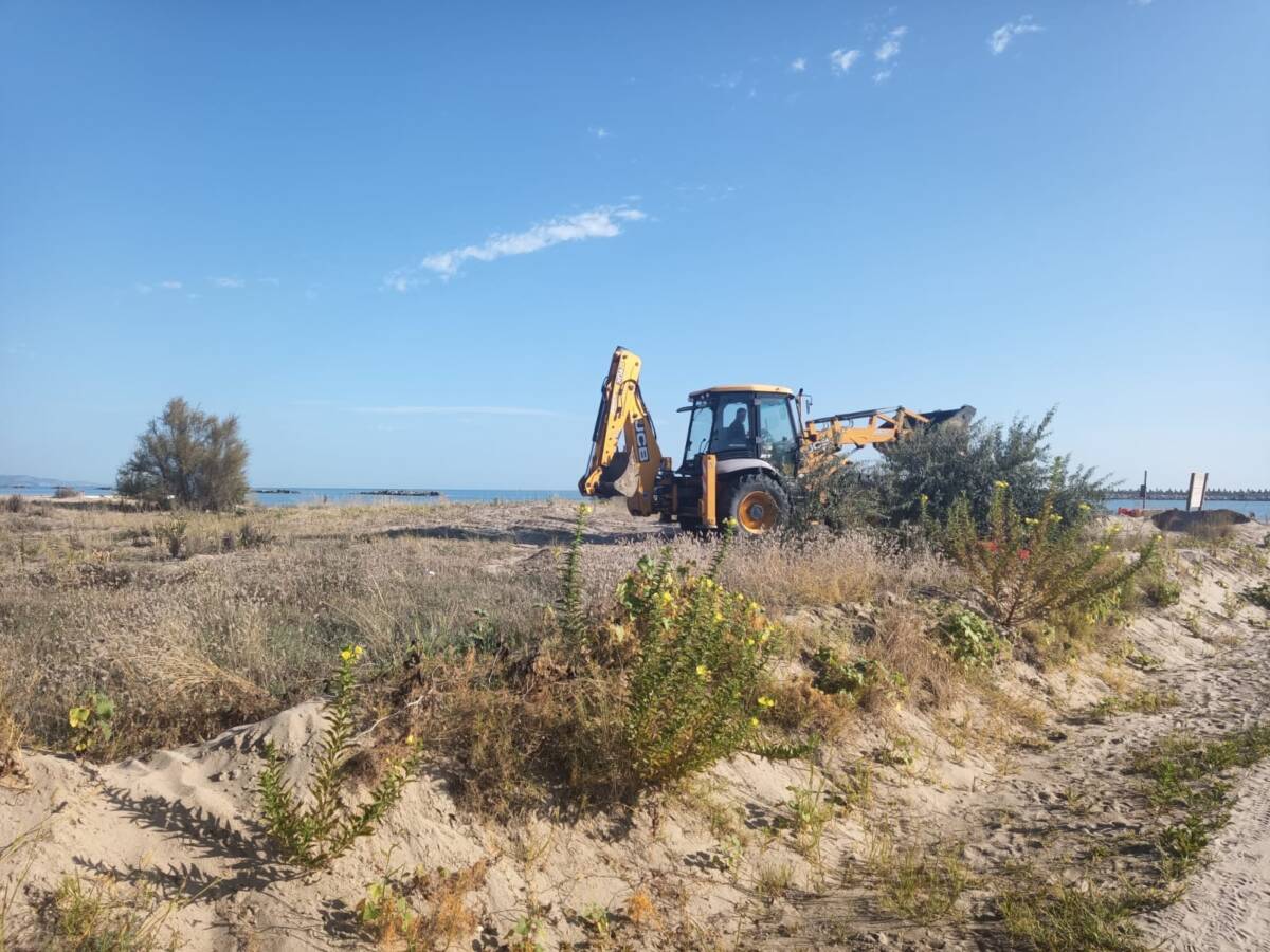 PESCARA: DUNE SPIANATE DALLE RUSPE PER FUOCHI PIROTECNICI FESTA SANT’ANDREA, E’ POLEMICA