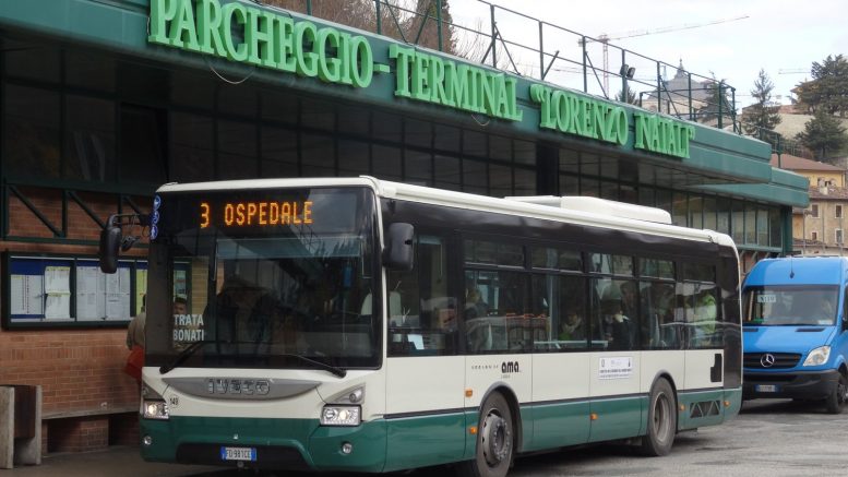 TROPPO CALDO A BORDO DEL BUS: MALORE PER AUTISTA A L’AQUILA