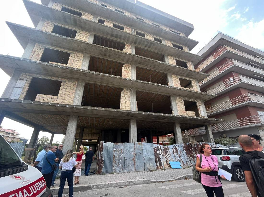PESCARA: OK A MOZIONE LEGA PER ABBATTERE RUDERI PALAZZI CLERICO, “DROGA E DEGRADO”. FOTOGALLERY