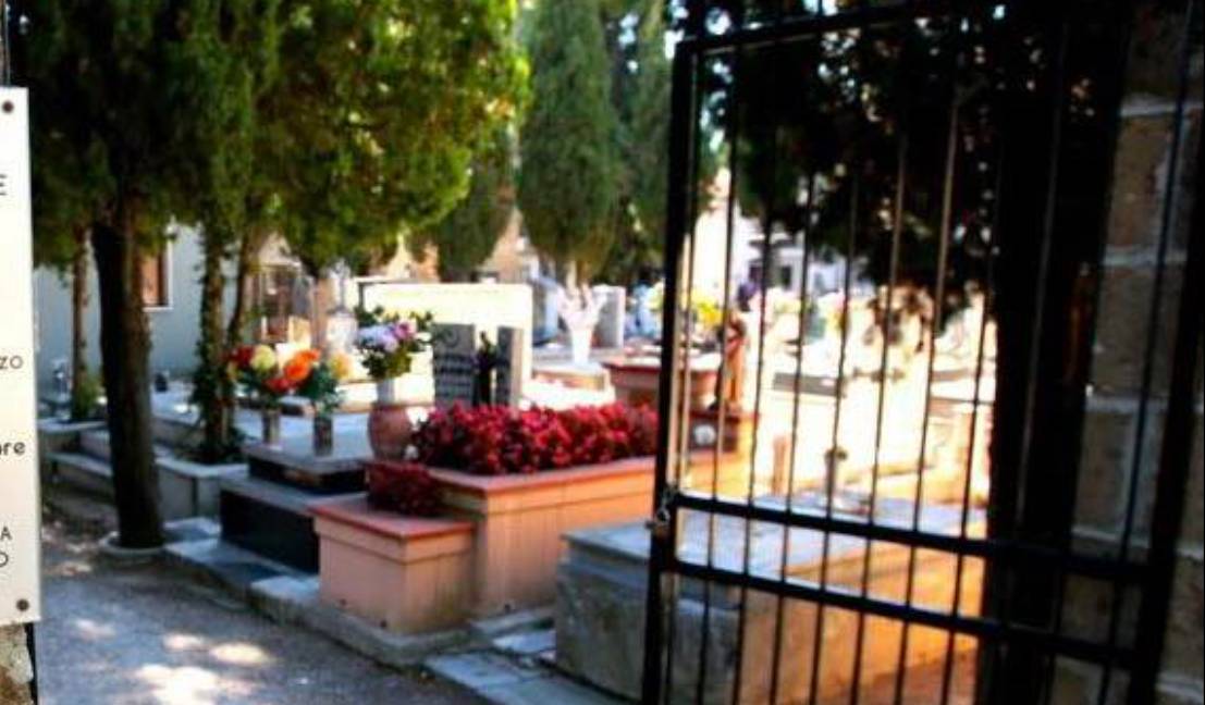 CIMITERO SEQUESTRATO FRANCAVILLA AL MARE: 4 INDAGATI