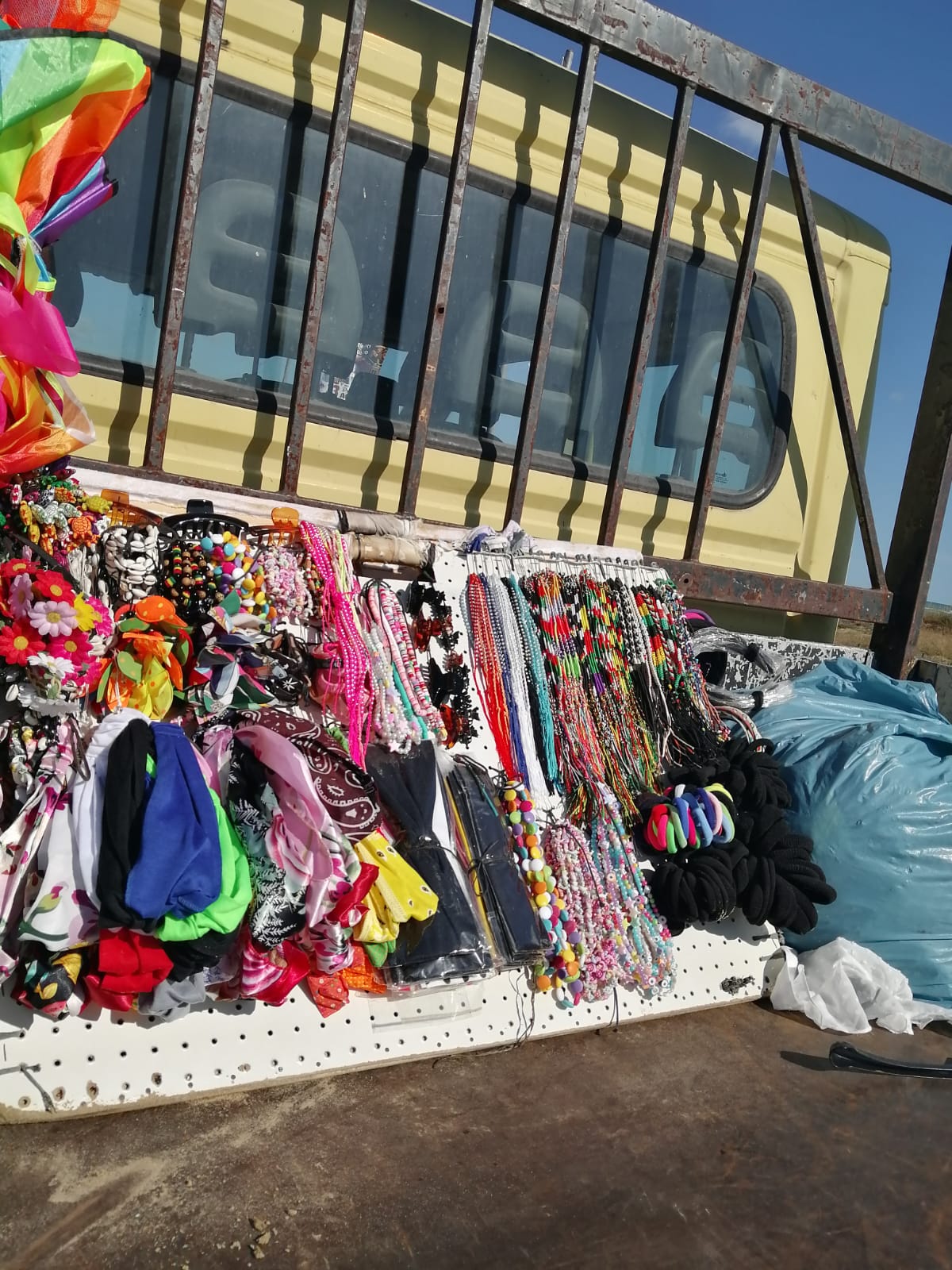 SAN SALVO: SEQUESTRI DELLA POLIZIA LOCALE CONTRO IL COMMERCIO ABUSIVO IN SPIAGGIA