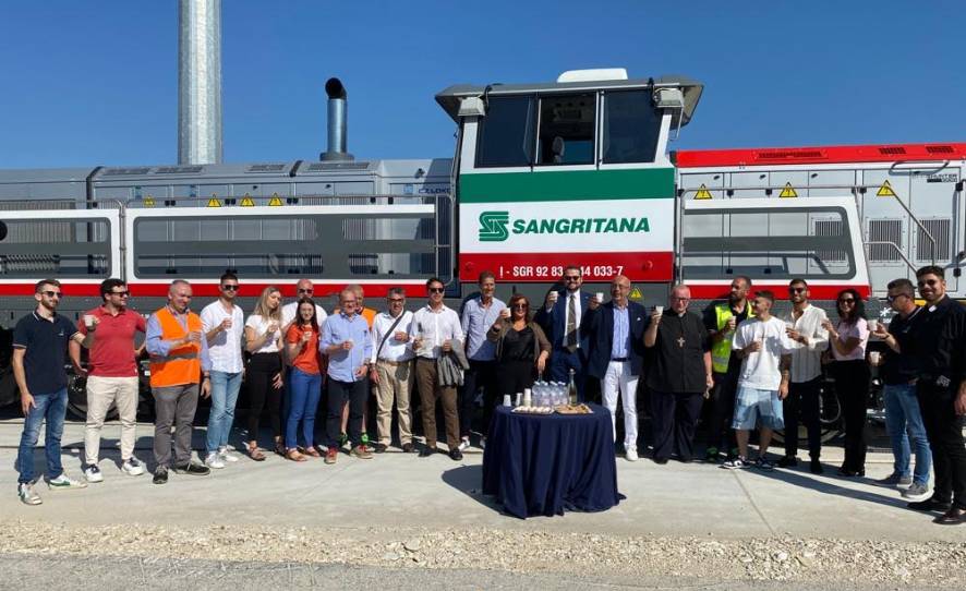 SANGRITANA: ENTRA IN SERVIZIO LA NUOVA LOCOMOTIVA D 744