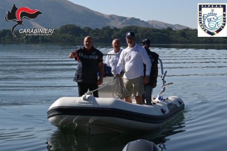 LAGO DI CAMPOTOSTO: SCACCO A PESCATORI ABUSIVI, SEQUESTRATI 250 CHILI DI PESCE E 72 RETI