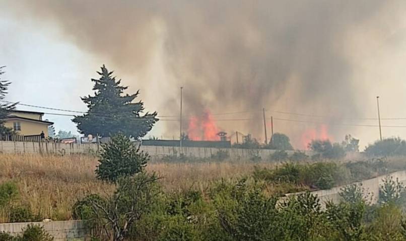 L’AQUILA: L’OMBRA DI UN PIROMANE NELL’INCENDIO CHE HA BRUCIATO CINQUE ETTARI A COLLE SAPONE