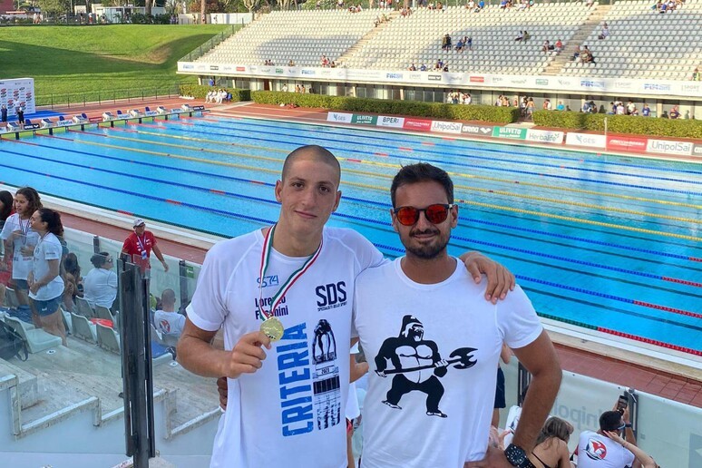 NUOTO: FUSCHINI CAMPIONE ITALIANO NEI 100 RANA