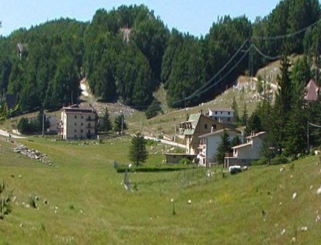 MARSIA: RITROVATE NEL BOSCO LE DUE MINORENNI SCOMPARSE IERI