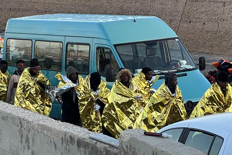 MIGRANTI: D’ALBERTO, “DA GOVERNO MELONI GESTIONE DISASTROSA, COMUNI IN EMERGENZA”