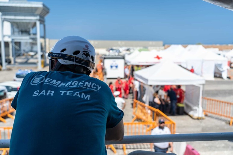 MIGRANTI: CONCLUSE OPERAZIONI SI SBARCO A ORTONA