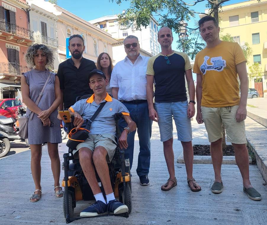 PESCARA: “PIAZZA GARIBALDI ANCORA SENZA SEGNALETICA, PERICOLO PER I PEDONI”, LA DENUNCIA DEL M5S