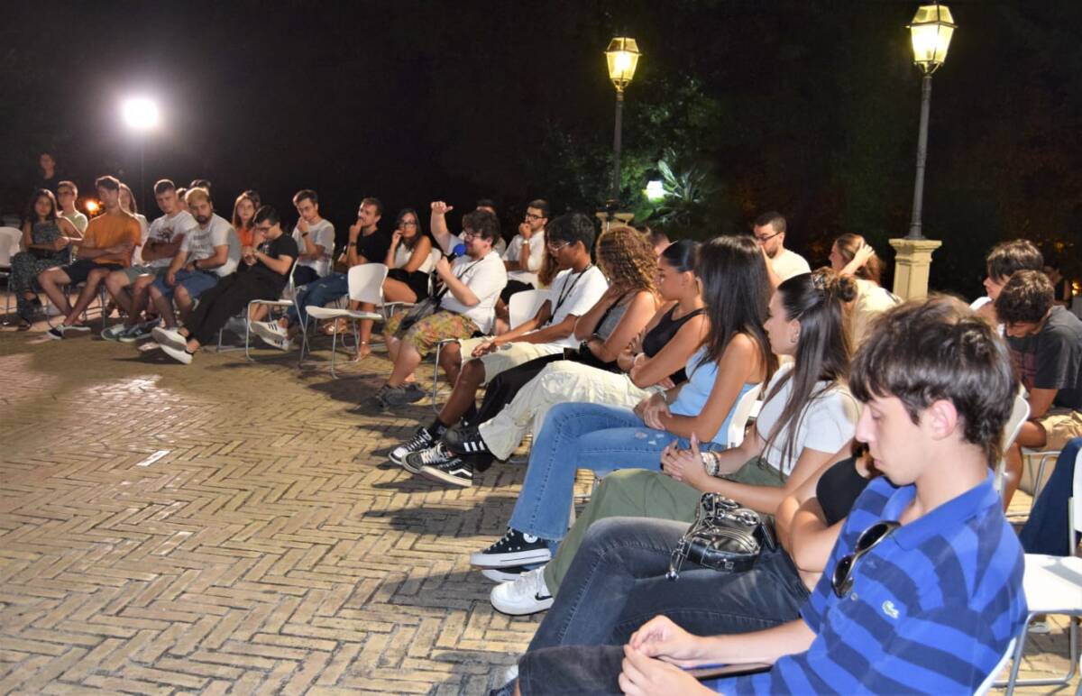 FOSSACESIA: L’AMMINISTRAZIONE COMUNALE INCONTRA I GIOVANI, “C’E’ DA FARE DI PIU'”