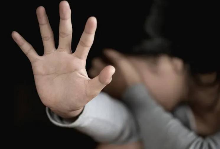 PESCARA: ABUSA DELLA FIGLIA 12ENNE DELLA COMPAGNA, ARRESTATO 43ENNE PREGIUDICATO