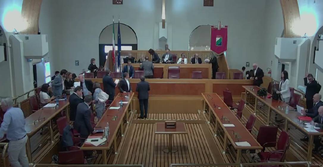 CONSIGLIO REGIONALE: PROROGATA COMMISSIONE STATUTO,<br> RINVIATA PROPOSTA COMMISSIONE DENATALITA’