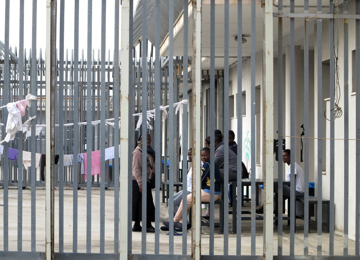UN CENTRO RIMPATRIO IMMIGRATI ANCHE IN ABRUZZO.<br> LEVATA DI SCUDI REGIONI CONTRO PIANO DEL GOVERNO