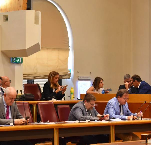 REGIONALI: FORZA ITALIA PUNTA A SEI CONSIGLIERI, IN POLE SOSPIRI, FEBBO, DI MATTEO E SANTANGELO