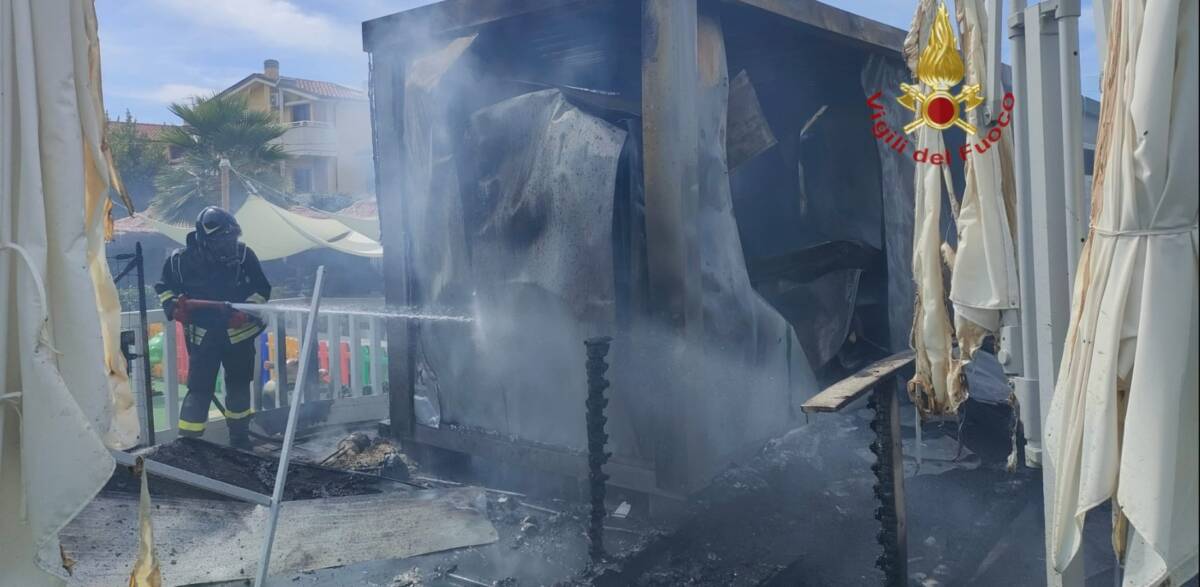 CITTA’ SANT’ANGELO, INCENDIO IN UN CONTAINER ADIBITO A SPOGLIATOIO DI UN CENTRO RICREATIVO