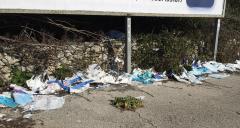LA PROTESTA DI “ROBIN HOOD” A TERAMO: “ABBANDONATI A TERRA MANIFESTI PUBBLICITARI DISMESSI”