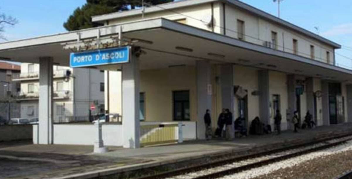 TRAGEDIA SULLA FERROVIARIA PESCARA-ANCONA, DONNA TRAVOLTA E UCCISA DA TRENO STAZIONE PORTO D’ASCOLI