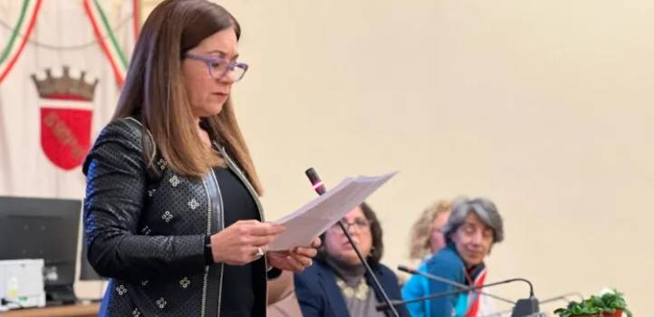 SULMONA: CONSIGLIERA NANNARONE PASSA ALL’OPPOSIZIONE, CRISI IN COMUNE