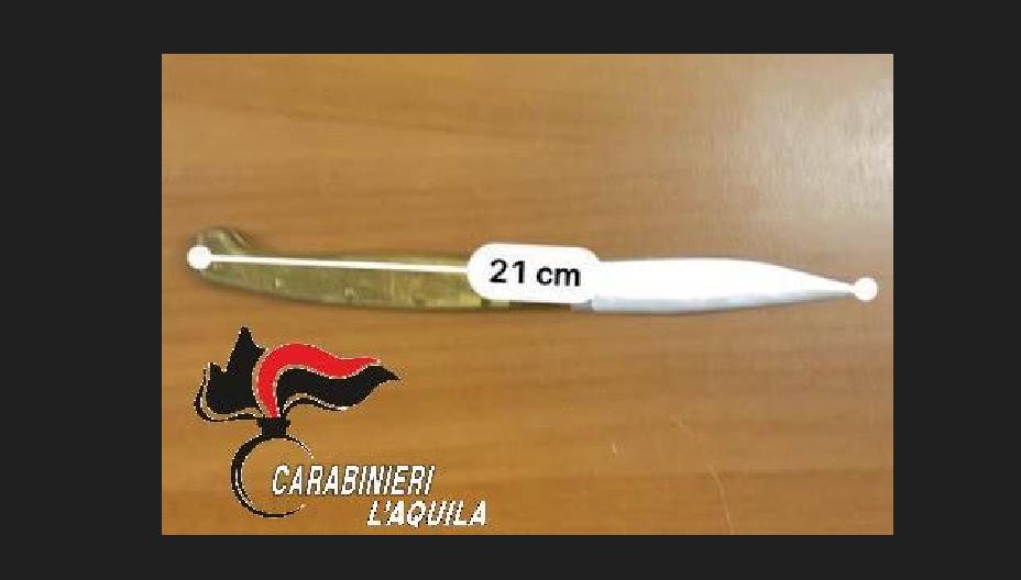 L’AQUILA, 44ENNE FERMATO CON TASER DOPO AGGRESSIONE ALLA EX E AI CARABINIERI: AVEVA UN COLTELLO
