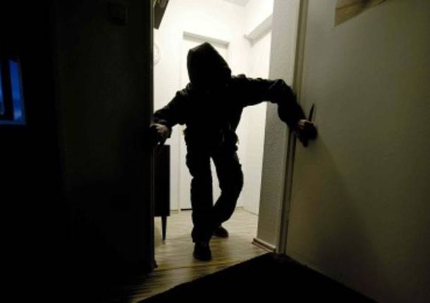 FURTI NELLE ABITAZIONI NEL PESCARESE: SGOMINATA BANDA DI ETNIA ROM, ARRESTI IN CORSO