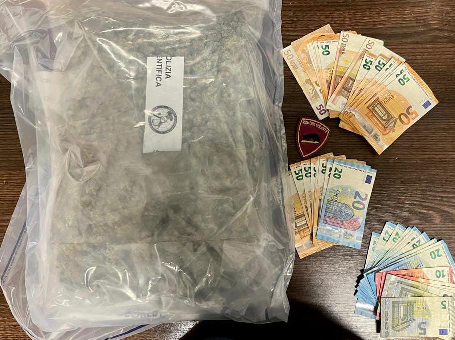 AVEVA IN AUTO UN CHILO DI MARIJUANA: GIOVANE ARRESTATO DALLA SQUADRA VOLANTE A PESCARA