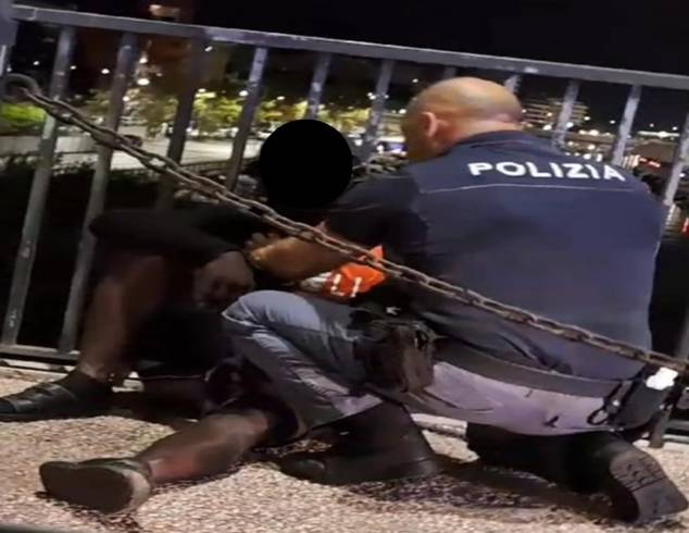 PESCARA: GIOVANE TENTA SUICIDIO SUL PONTE D’ANNUNZIO, AGENTI POLIZIA LO SALVANO