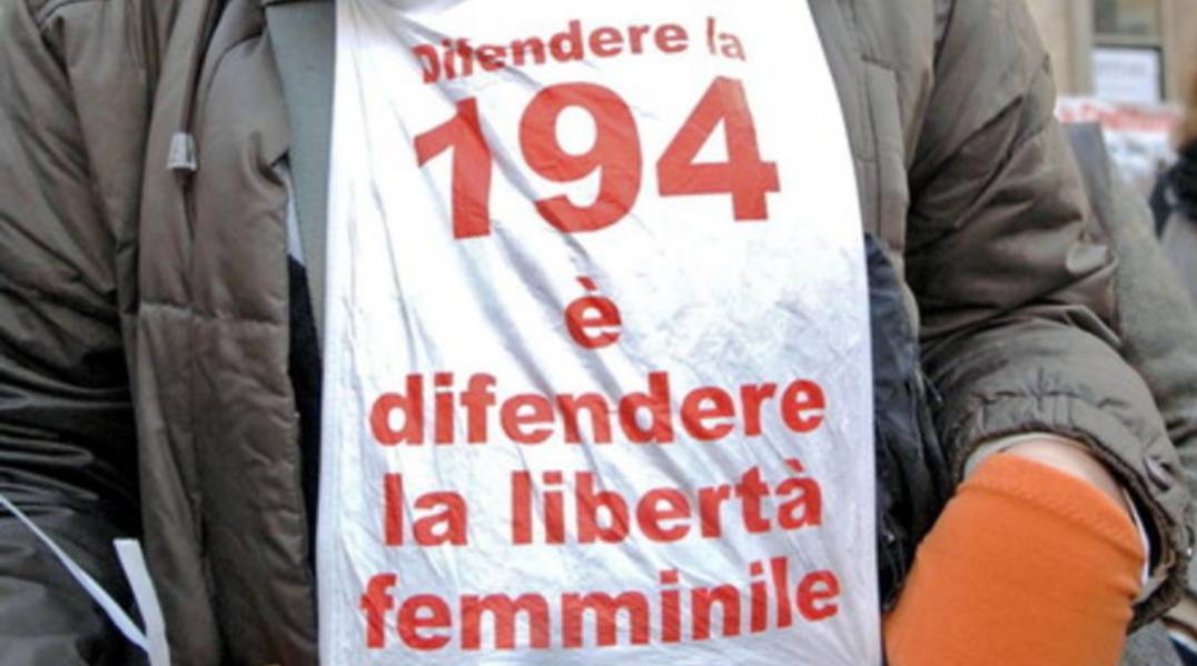 STAND ANTI-ABORTO AL MERCATO DELL’ANTIQUARIATO A PESCARA, POLEMICHE ROVENTI. PD, “SCELTA OFFENSIVA”