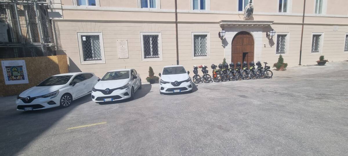 COMUNE L’AQUILA: TRE AUTO IBRIDE E DIECI BICI ELETTRICHE NEL PARCO MEZZI