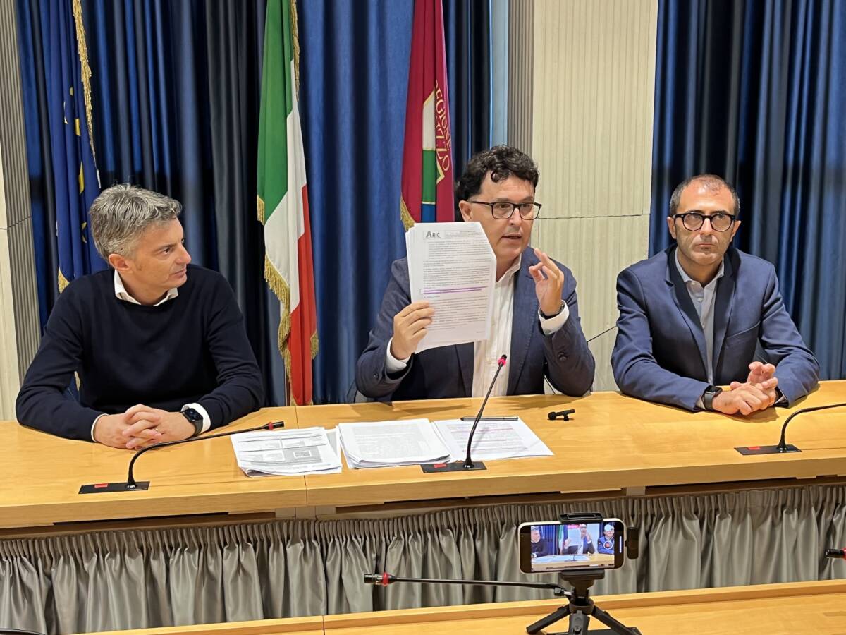 NAIADI PESCARA, BLASIOLI (PD): “ESAME DEGLI ATTI SOLLEVA NUOVI DUBBI SU PROCEDURA”